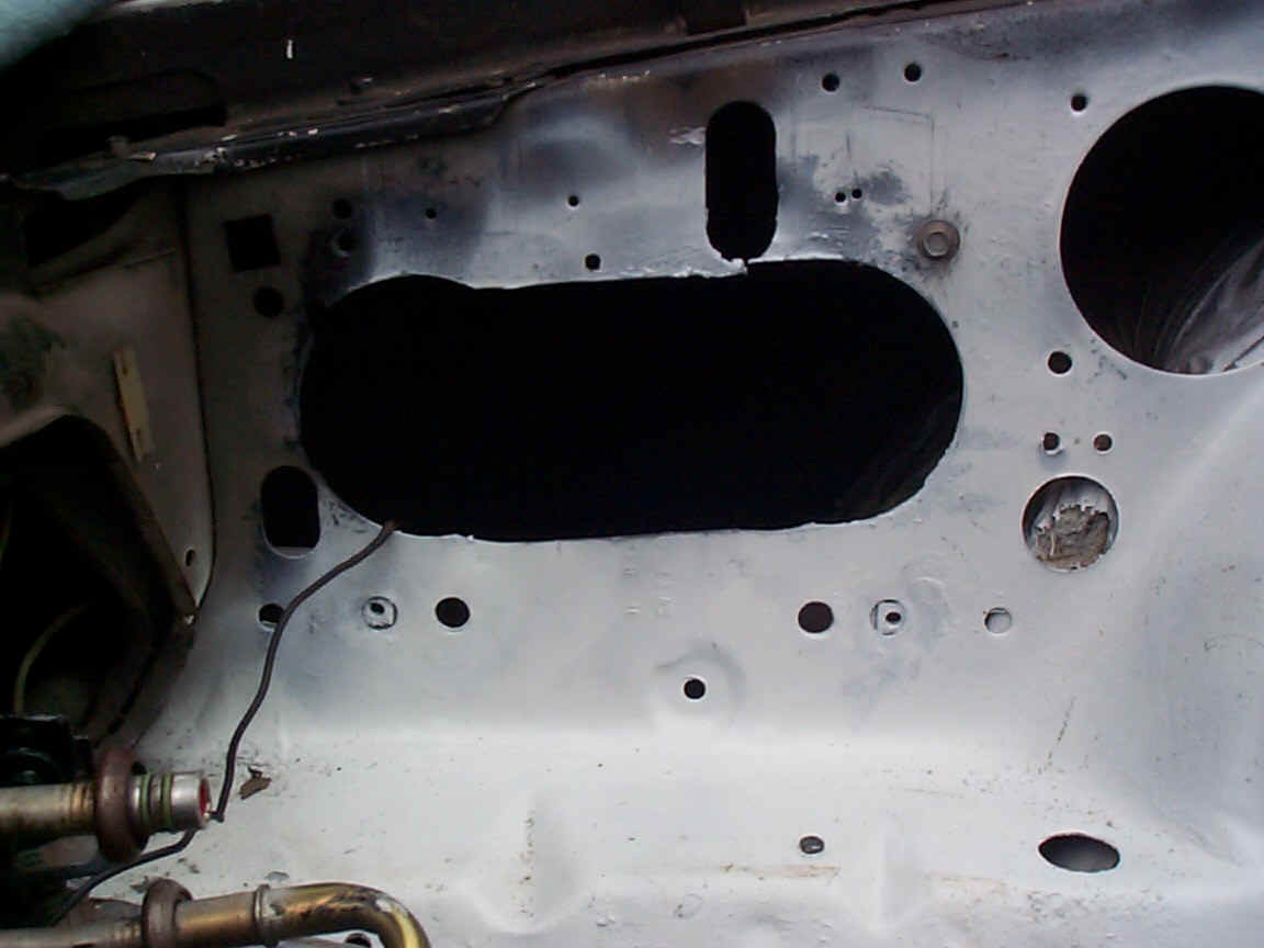 airboxhole.jpg (166189 bytes)